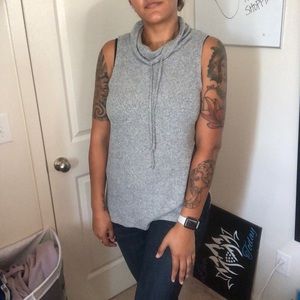 Sleeveless tank 💲OFFERS ACCEPTED💲